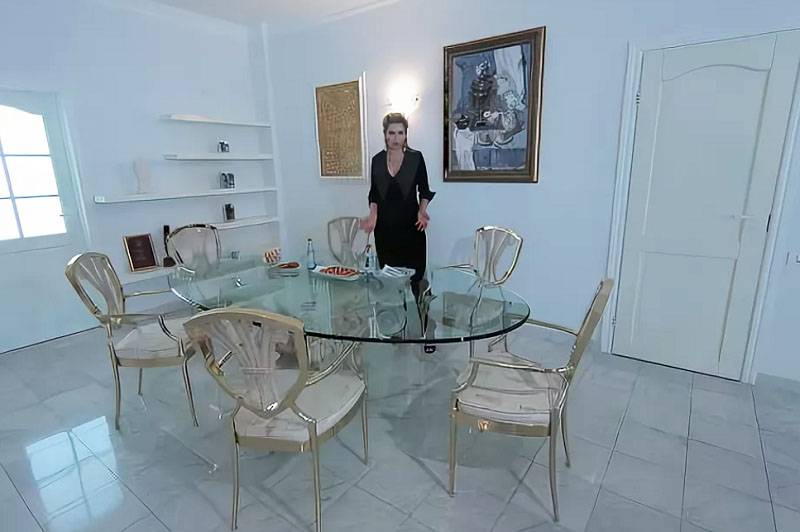 Верна своим традициям: как Лена Ленина оформила три квартиры и дом под Парижем