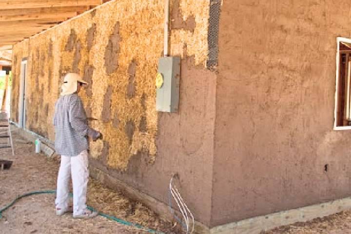 Как оштукатурить деревянные стены внутри дома? виды штукатурки с глиной и сеткой: плюсы и минусы +видео
