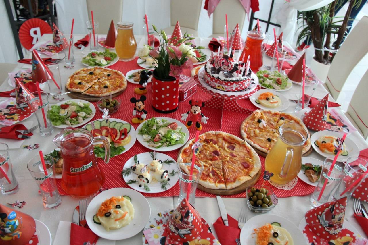 Сервировка стола на день рождения: как красиво накрыть праздничный стол