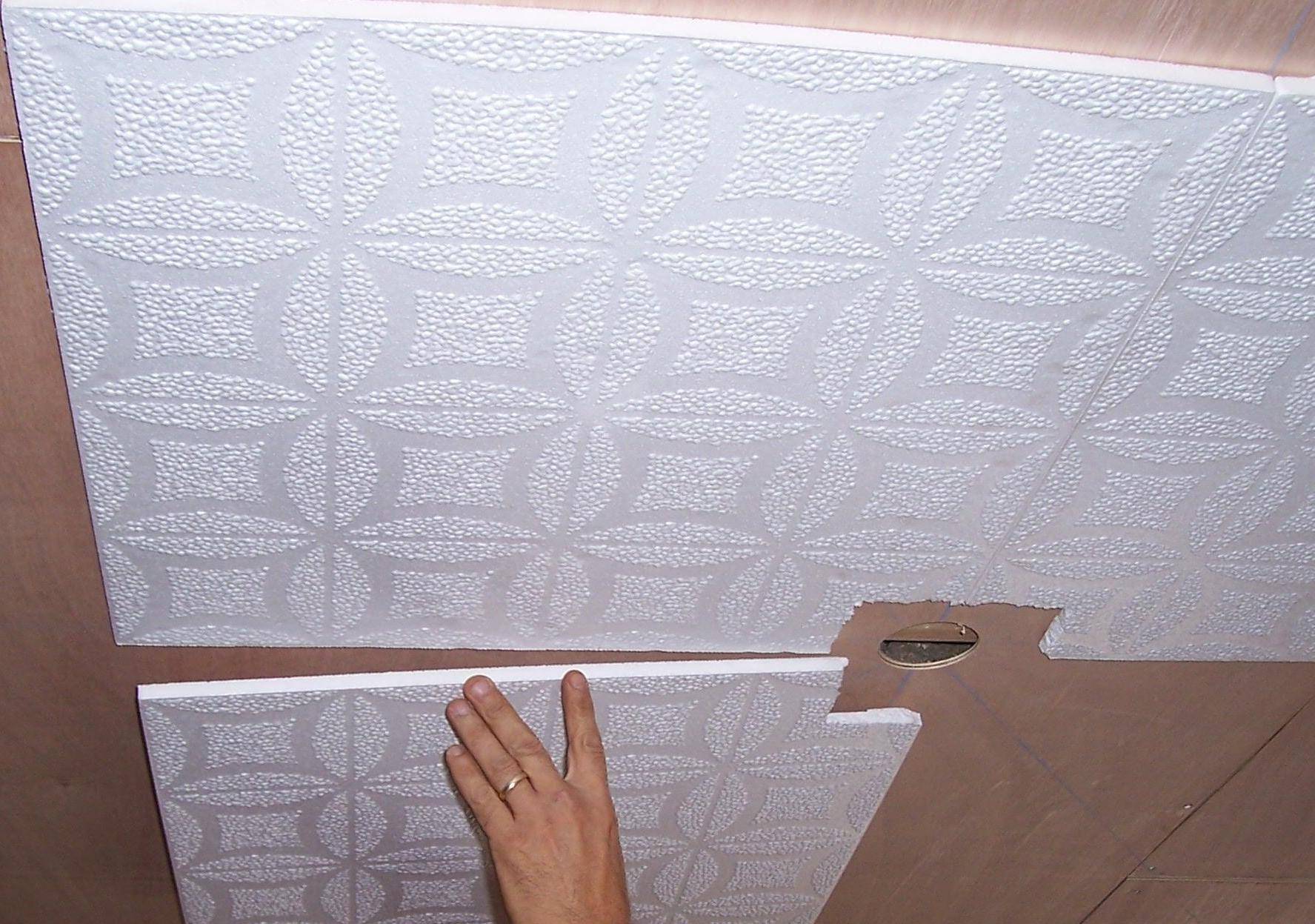 Потолочная плитка без швов: как правильно клеить бесшовный потолок, потолочные панели, виды
