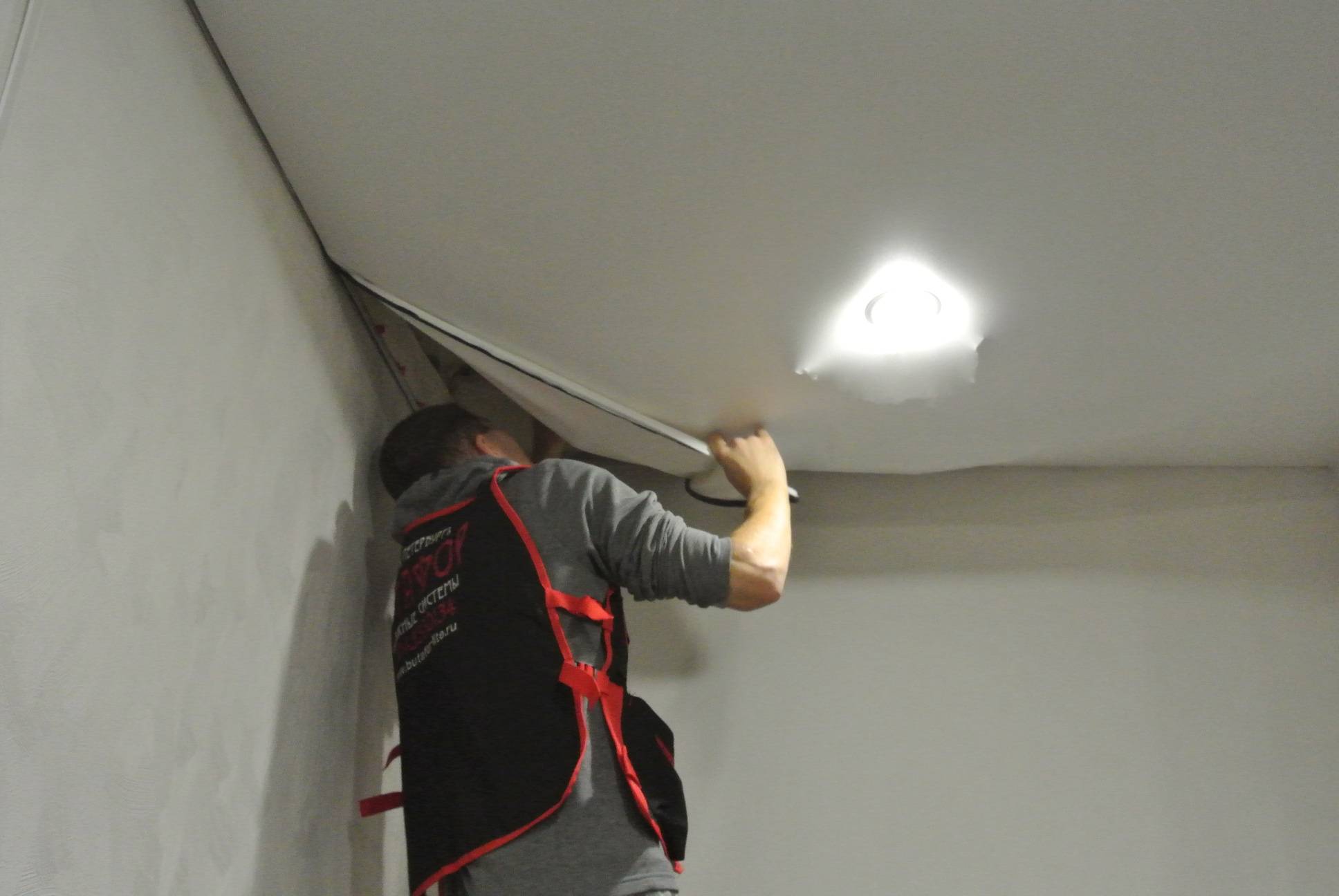 Как снять натяжной потолок своими руками? (8 фото)
