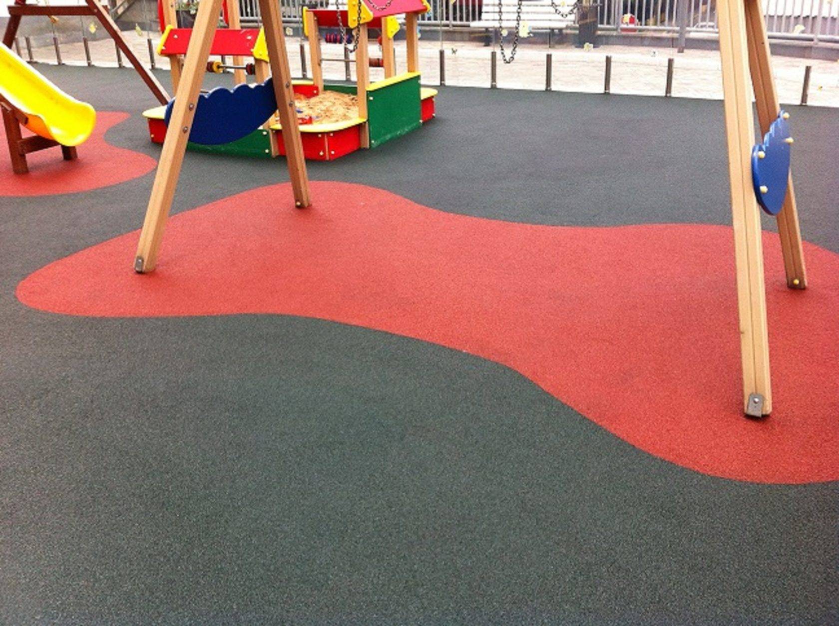 Покрытие для детских площадок из резиновой крошки и резины