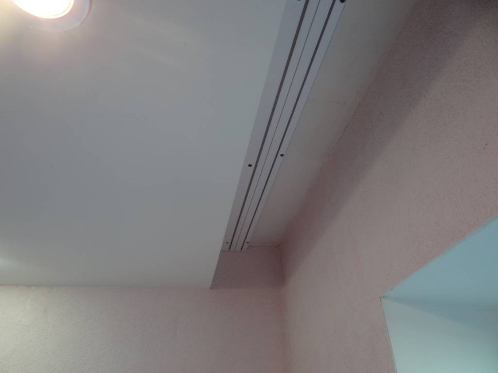 Виды гардин для штор под натяжные потолки, способы установки