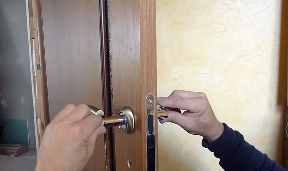 Как установить замки для межкомнатных дверей своими руками - myprofnastil