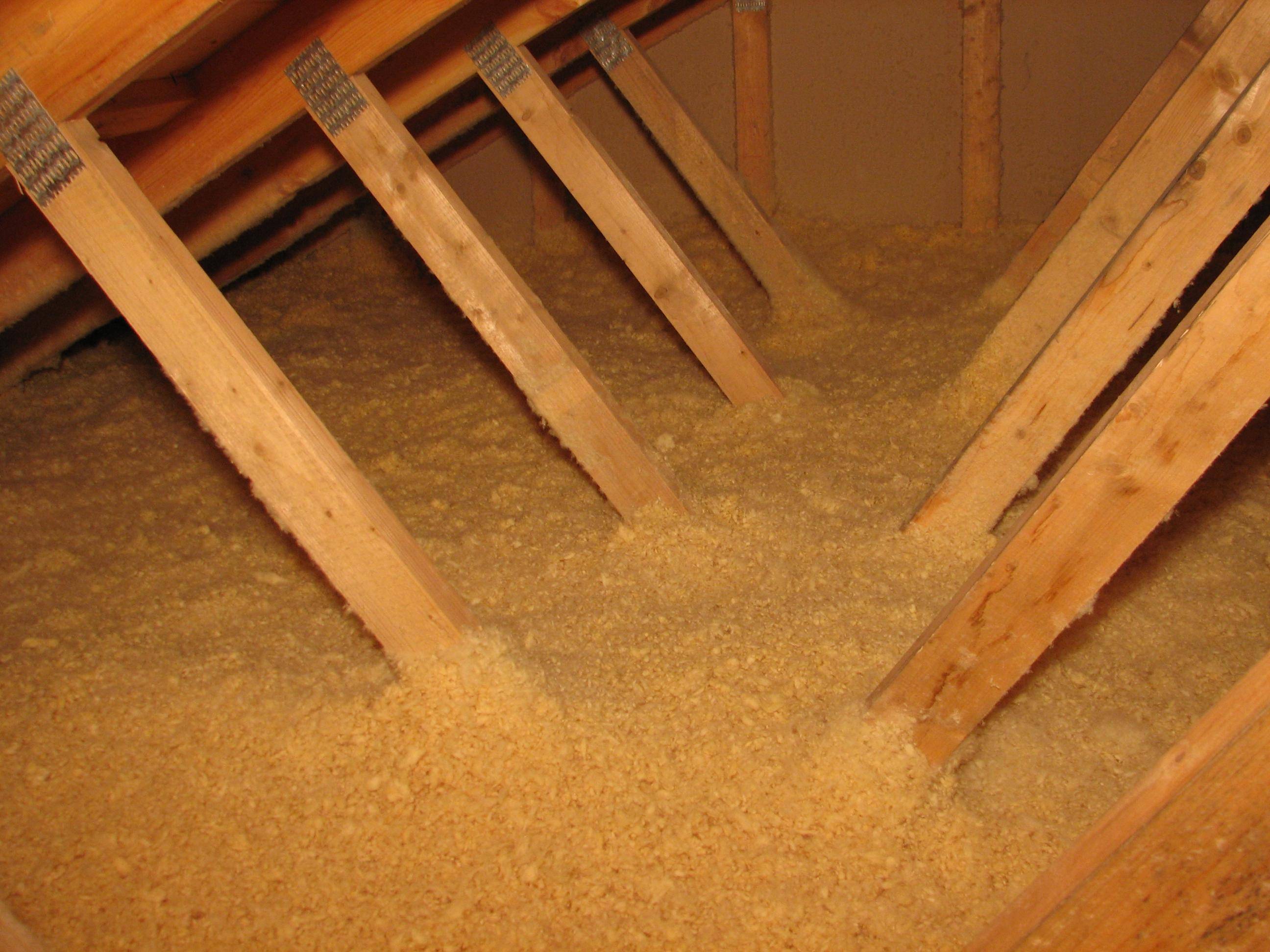 Чем и как утеплить потолок в бане: керамзитом, минватой