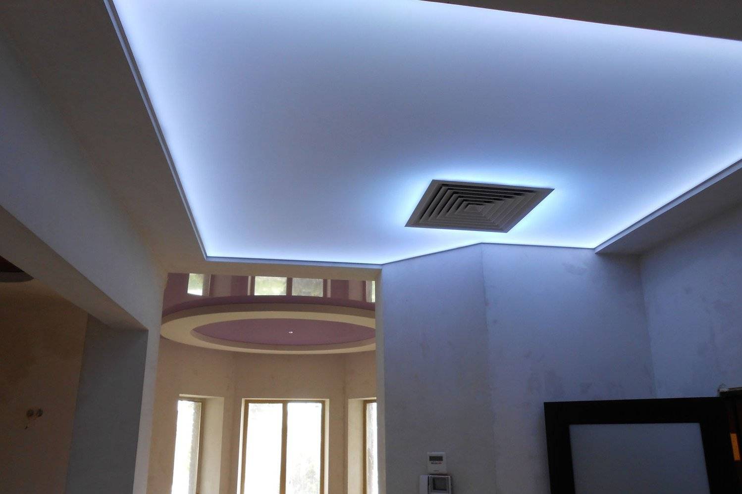 Светопрозрачные натяжные потолки — поверхность из светопропускающего полотна