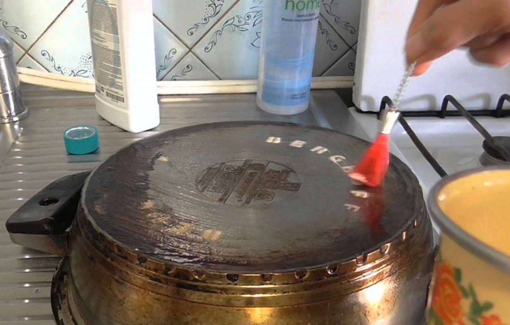 Как отмыть посуду из нержавеющей стали от черного налета, нагара, накипи: подборка народных способов + отзывы