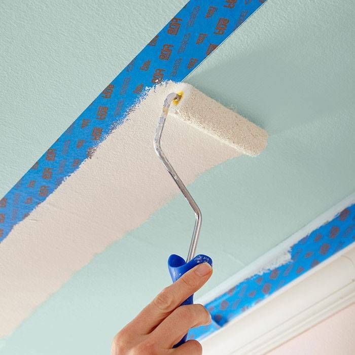 Как покрасить потолок если он побелен: рекомендации