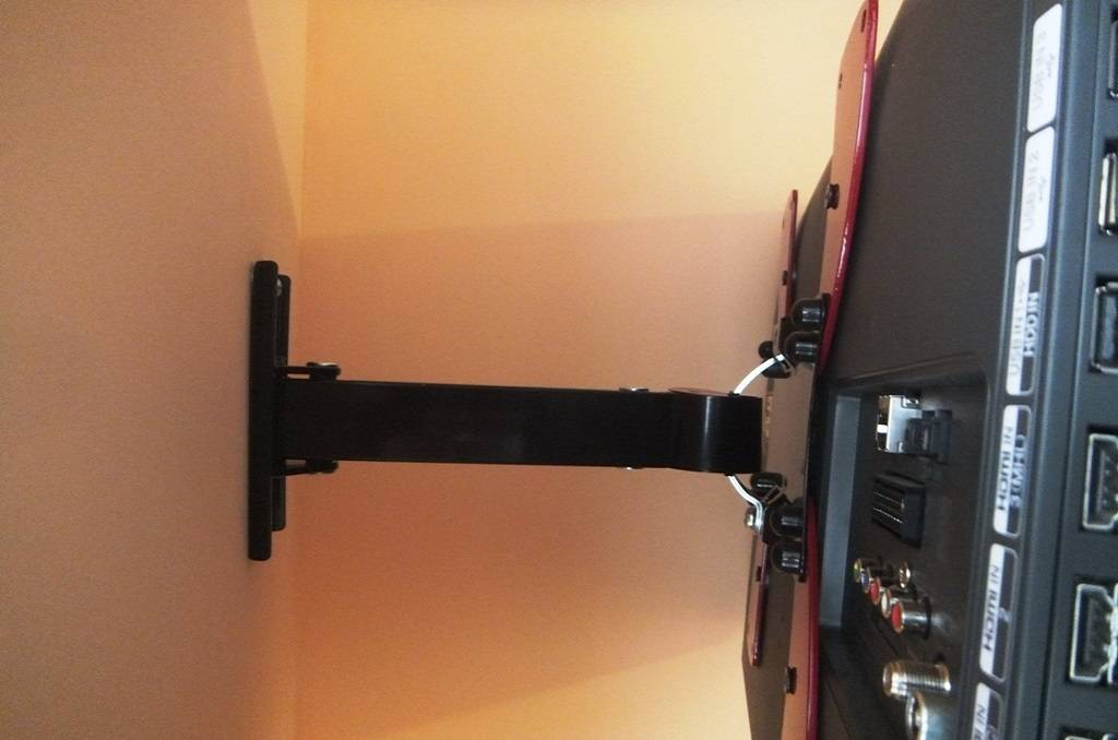 Как повесить телевизор на стену с кронштейном