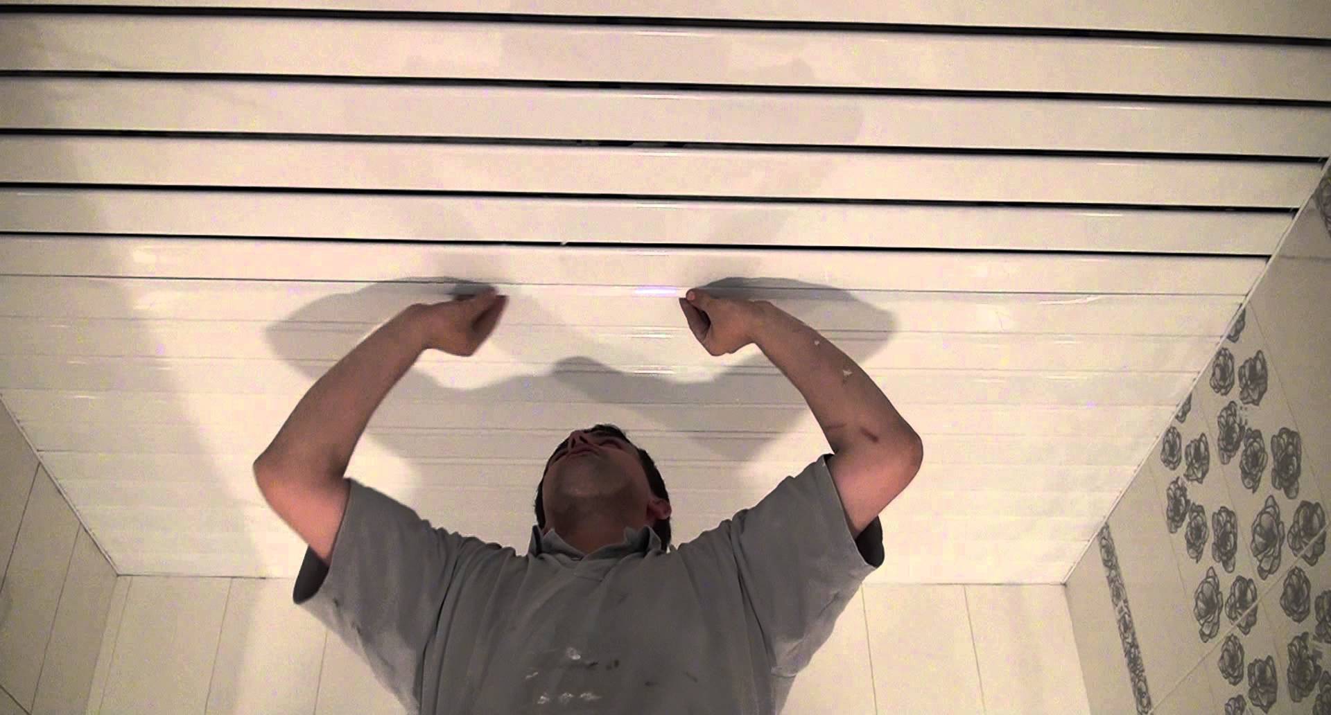 Подробное видео монтажа реечного потолка своими руками