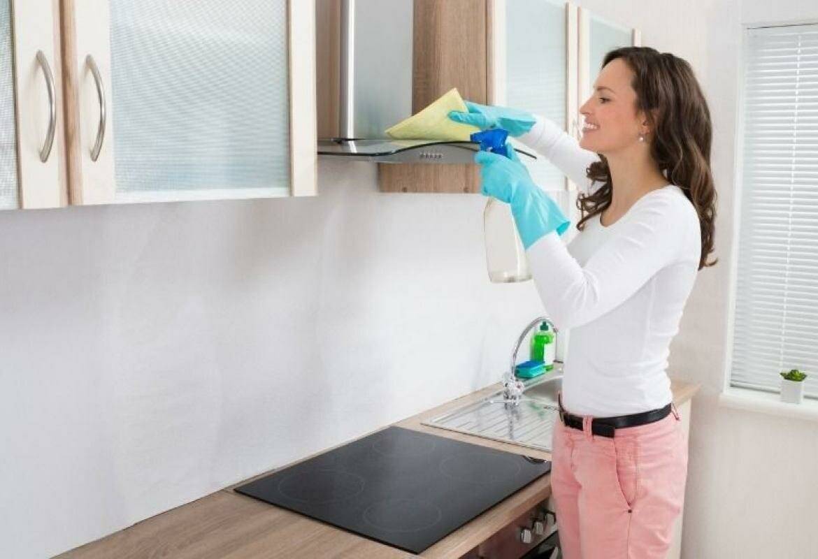 Чем чистить стеклокерамическую поверхность плиты: средства по уходу за панелью