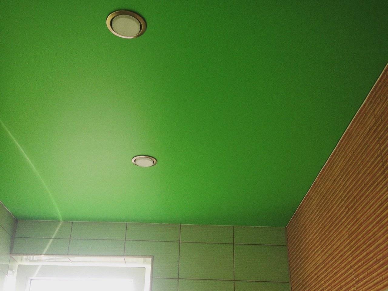 Как выбрать цвет натяжного потолка, какой лучше, инструкции на фото и видео