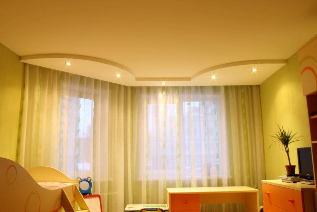 Глянцевые, матовые или сатиновый натяжные потолки: что лучше и какая разница?
