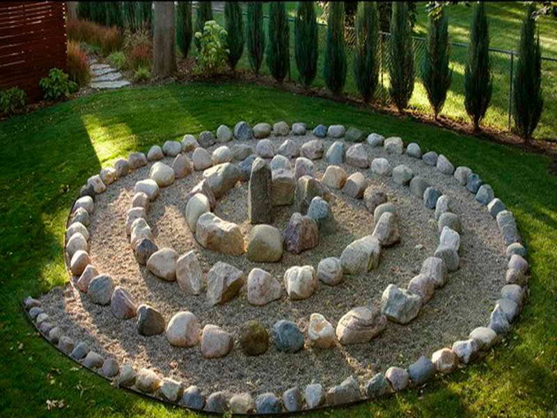 Идеи оформления сада с помощью камней