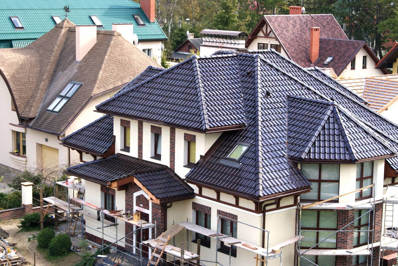 100 вариантов: красивые двухскатные крыши частных домов фото