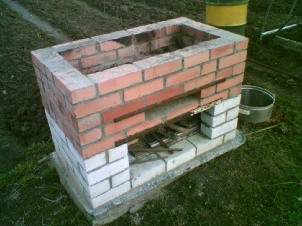 Барбекю из кирпича