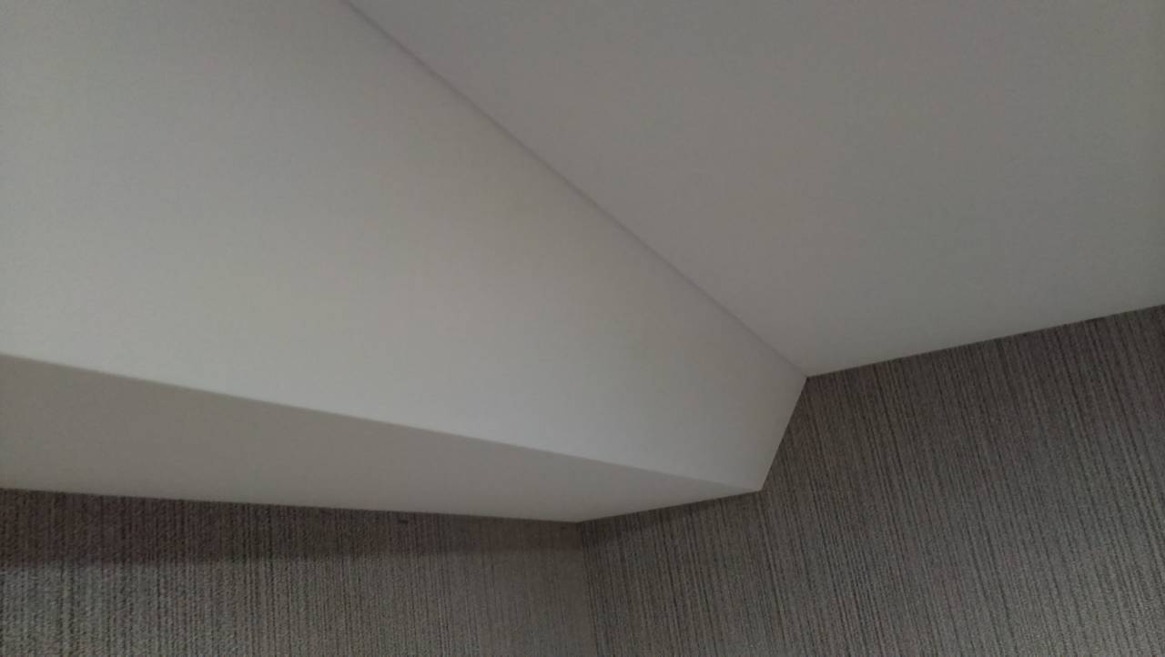 Как установить тканевый потолок домашнему мастеру