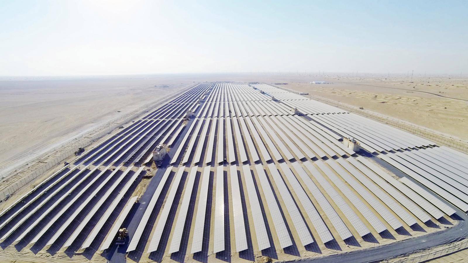 В оаэ заработала крупнейшая в мире солнечная электростанция